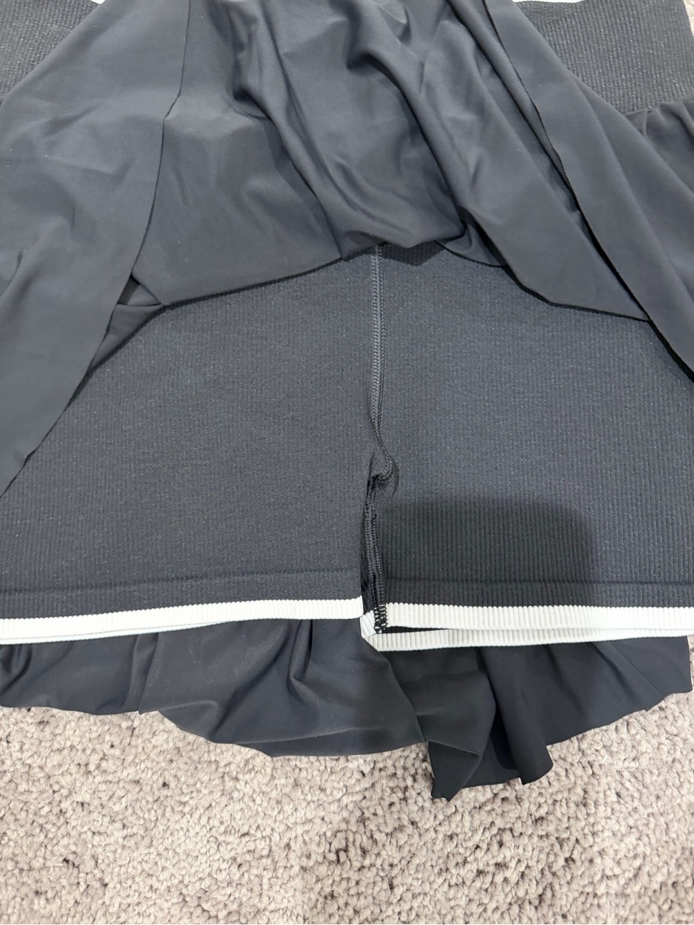 Women’s All in Motion Black Athletic Skort with Drawstring Waist Size Small EUC - Picture 4 of 6